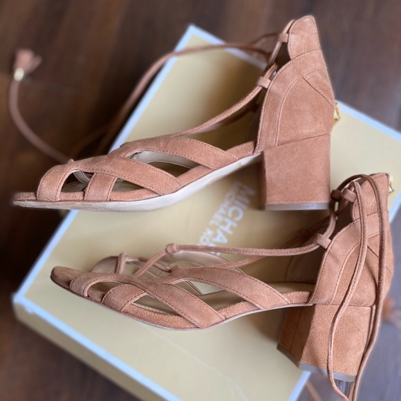 Micheal Kors Mirabel Mid Suede Heels Sandals - Picture 3 of 15